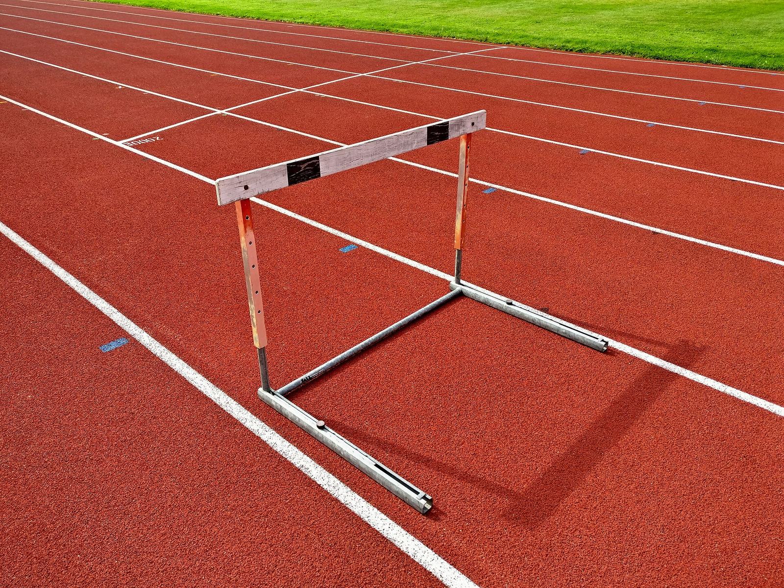 Un ostacolo su una pista vuota